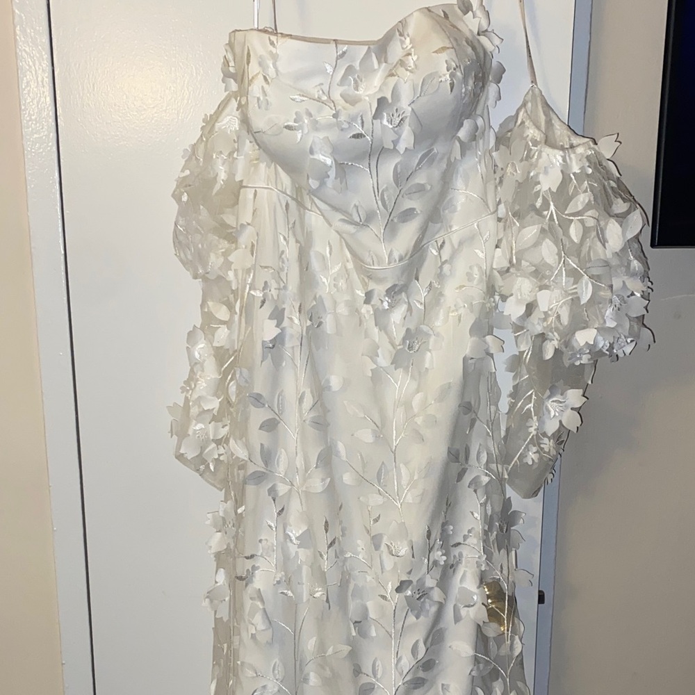 Elegant White Floral Wedding Dress